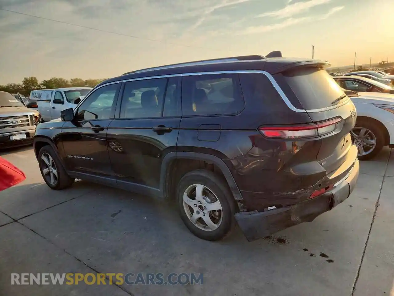 2 Photograph of a damaged car 1C4RJJBG4M8115003 JEEP CHEROKEE 2021