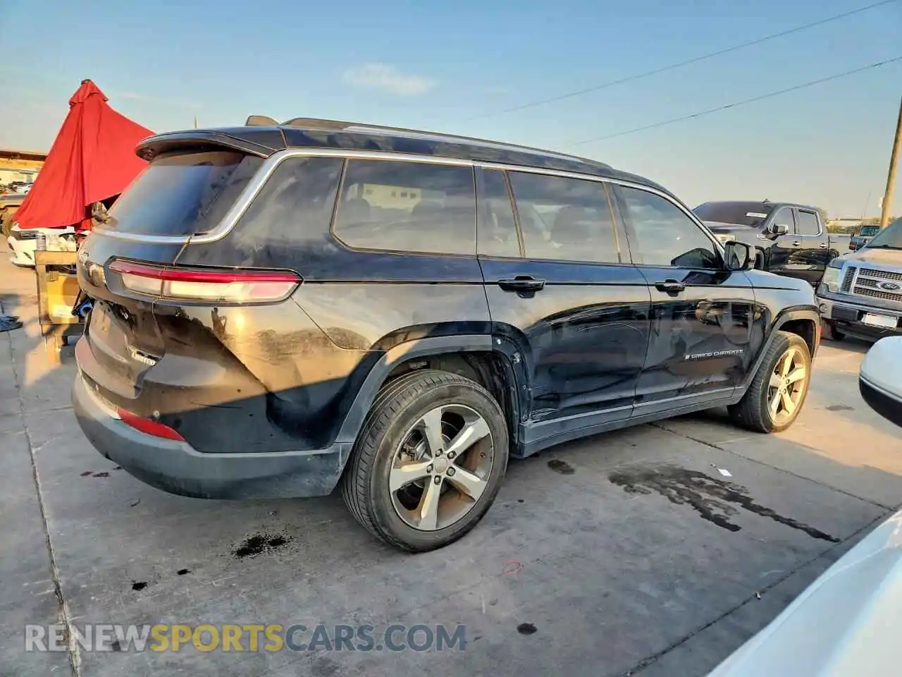 3 Photograph of a damaged car 1C4RJJBG4M8115003 JEEP CHEROKEE 2021
