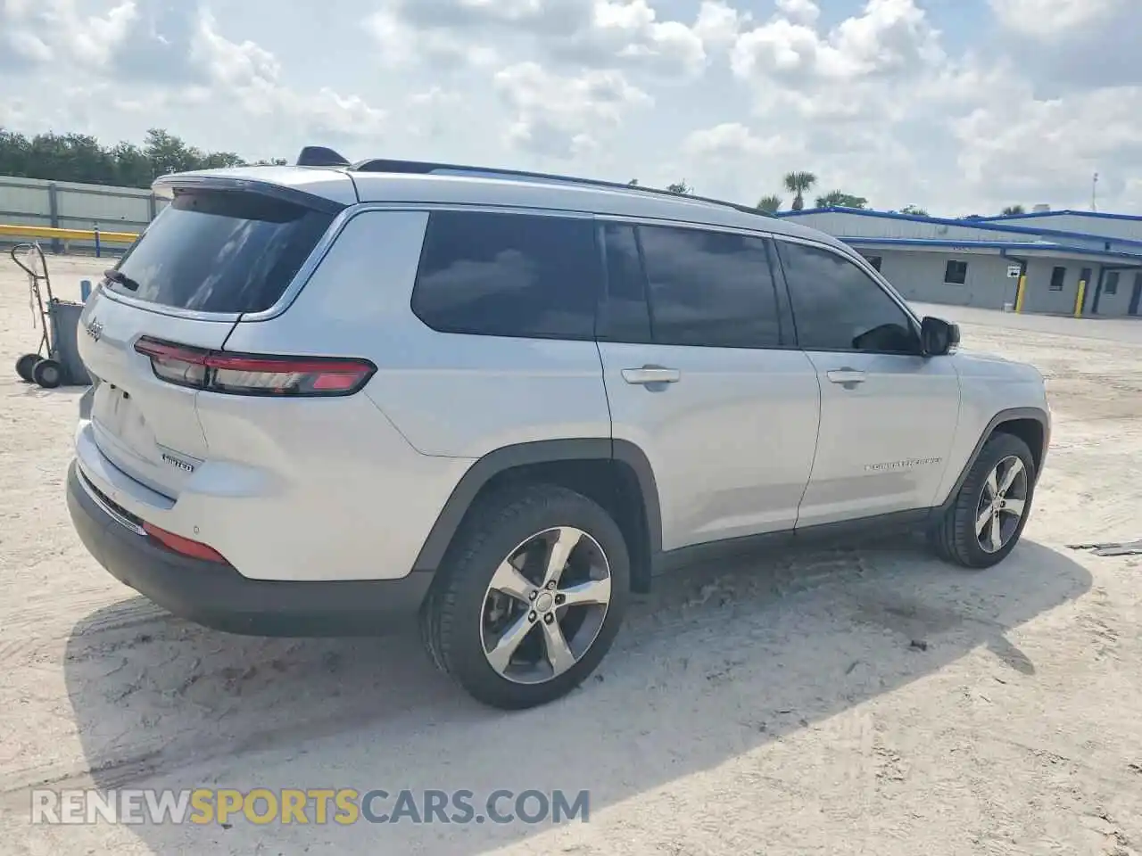 3 Photograph of a damaged car 1C4RJJBG9M8114638 JEEP CHEROKEE 2021