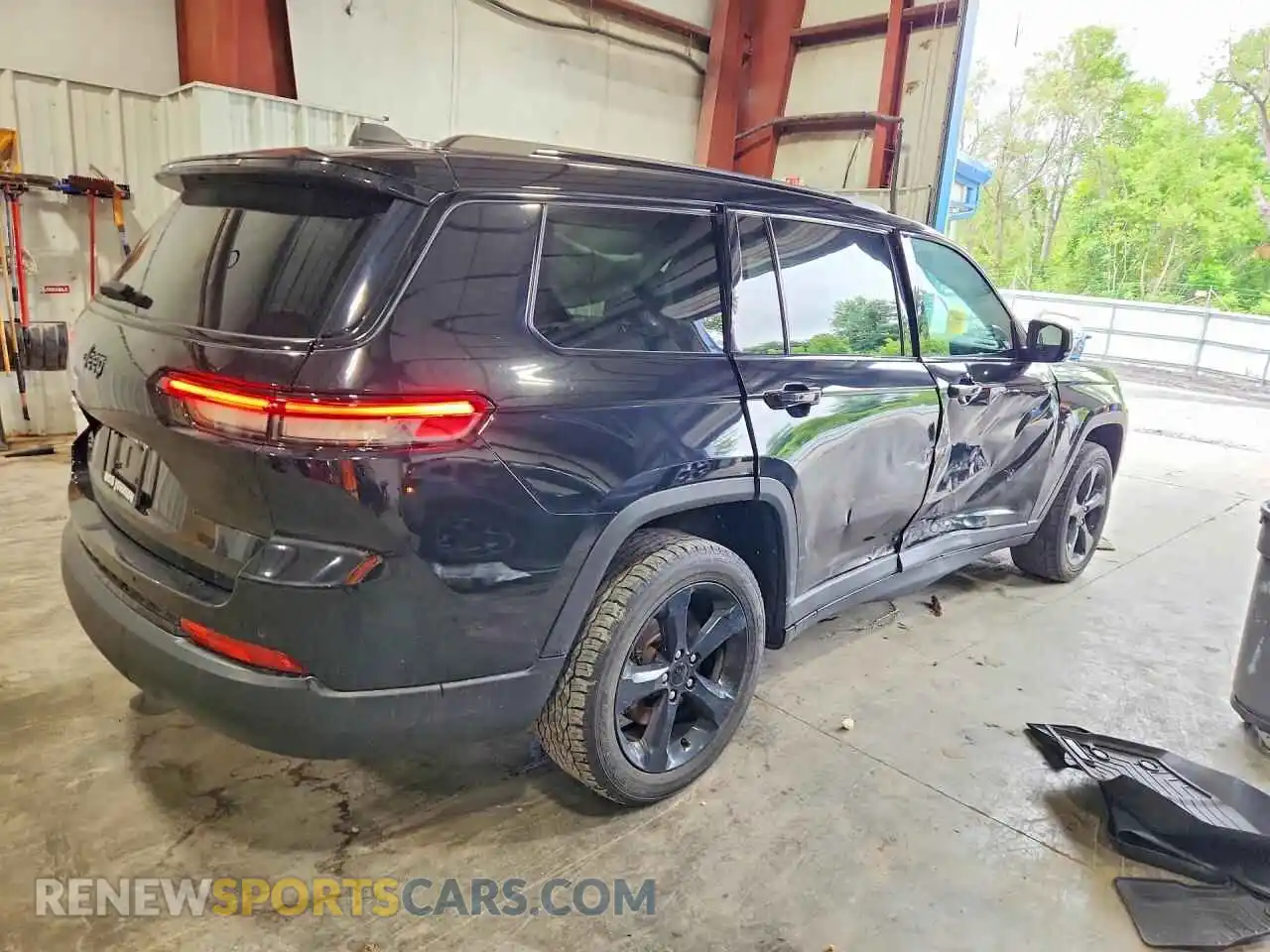 3 Photograph of a damaged car 1C4RJKAG0M8163377 JEEP CHEROKEE 2021