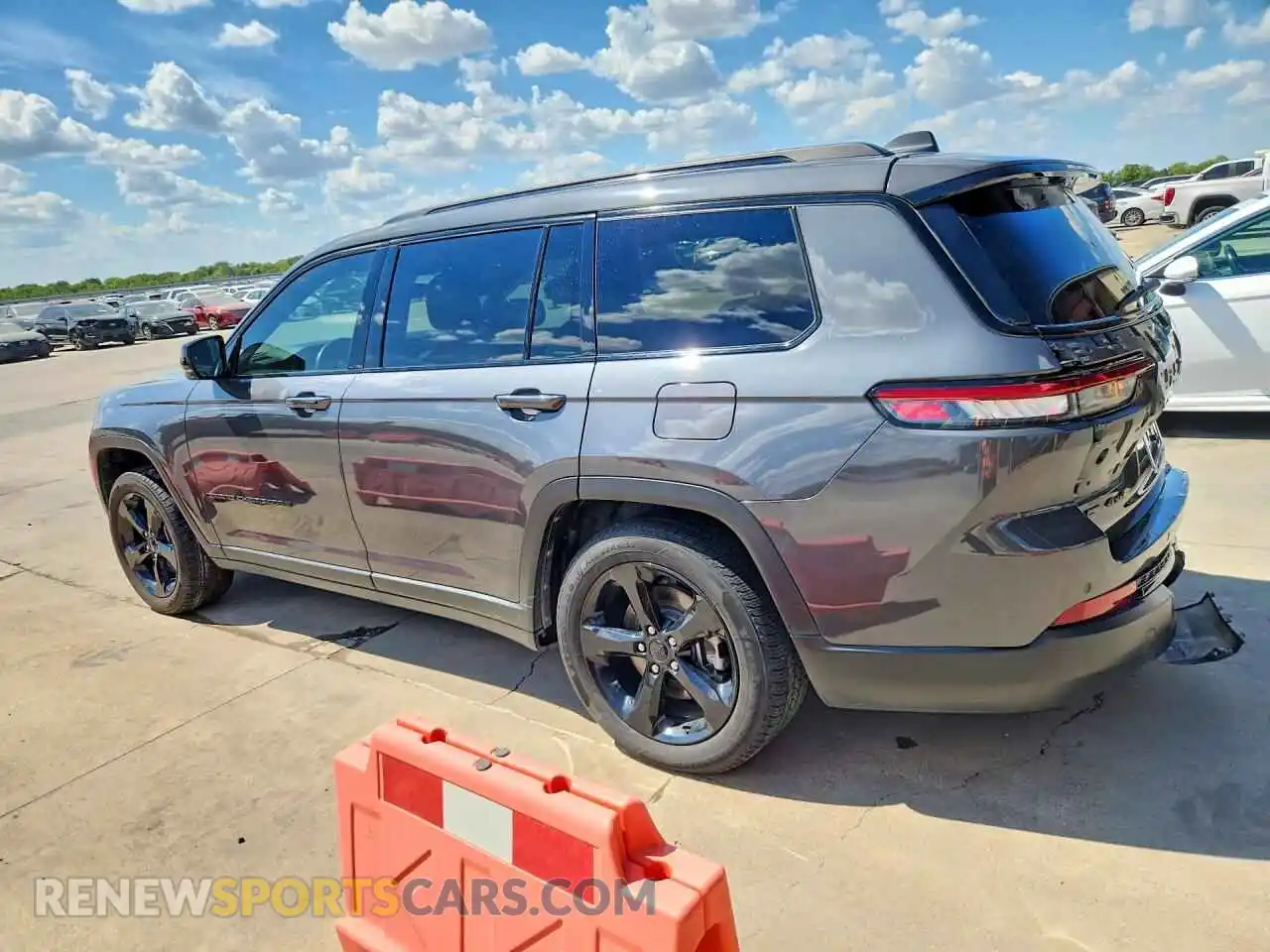 2 fotografías del automóvil dañado 1C4RJKAG1M8153134 JEEP CHEROKEE 2021