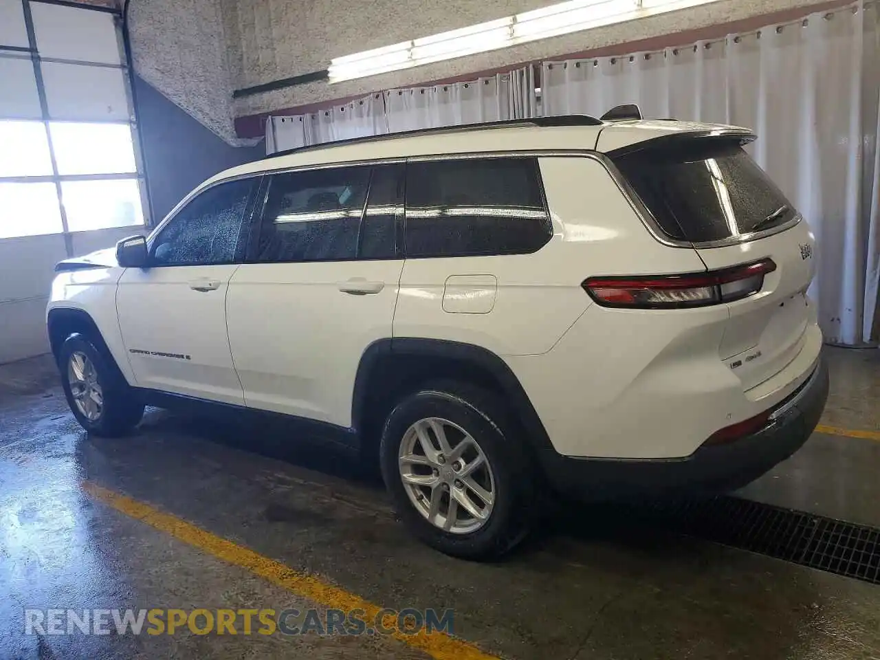 2 Photograph of a damaged car 1C4RJKAG2M8147469 JEEP CHEROKEE 2021