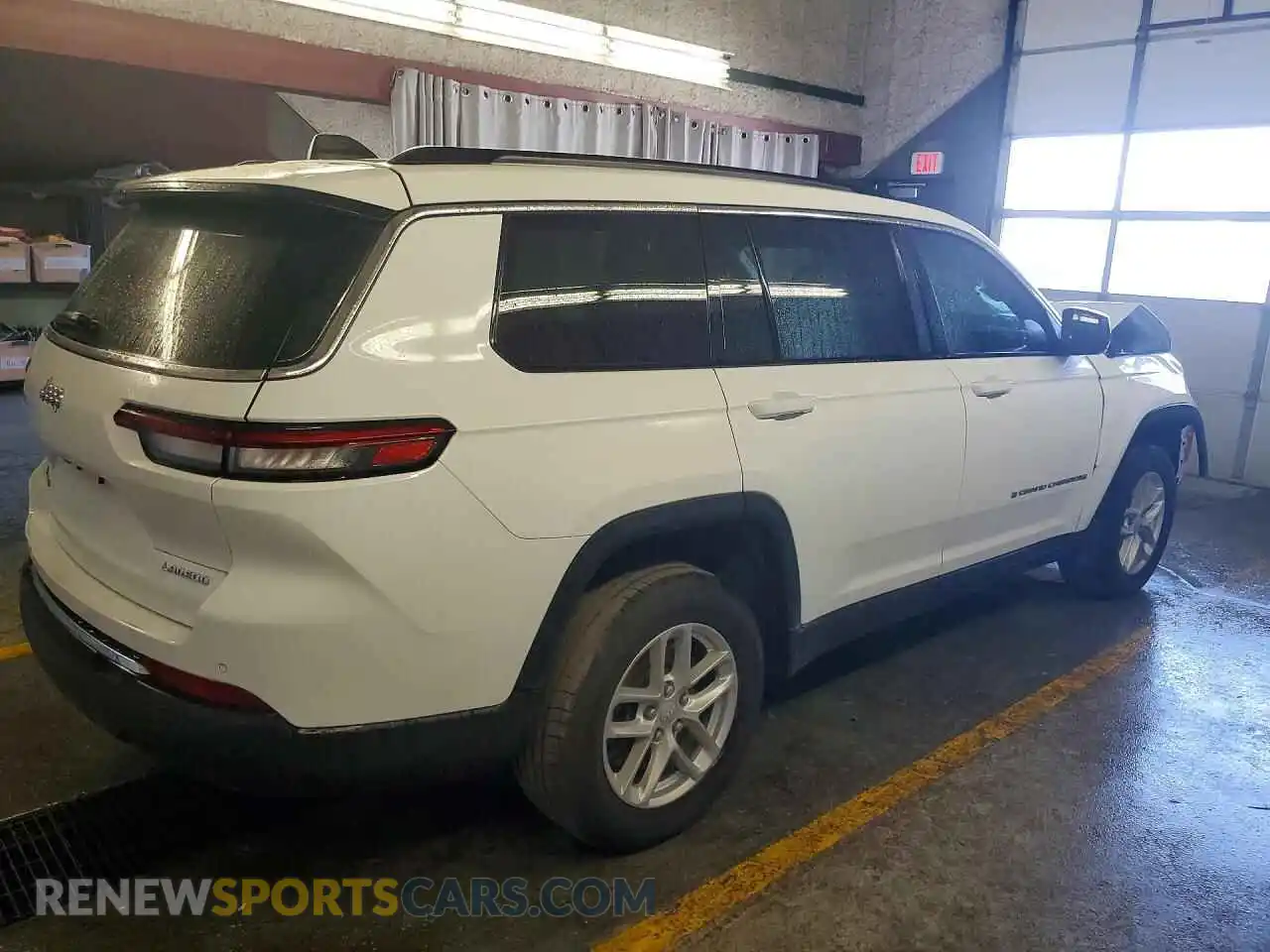3 Photograph of a damaged car 1C4RJKAG2M8147469 JEEP CHEROKEE 2021