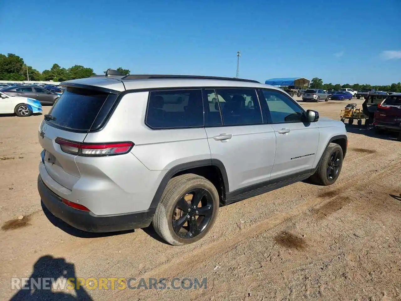 3 Photograph of a damaged car 1C4RJKAG9M8147405 JEEP CHEROKEE 2021