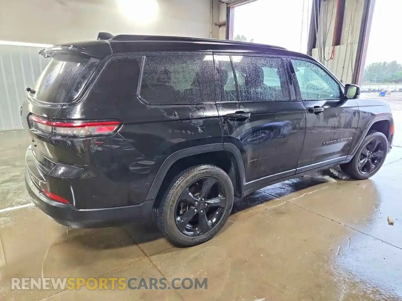 3 Photograph of a damaged car 1C4RJKAG9M8181036 JEEP CHEROKEE 2021