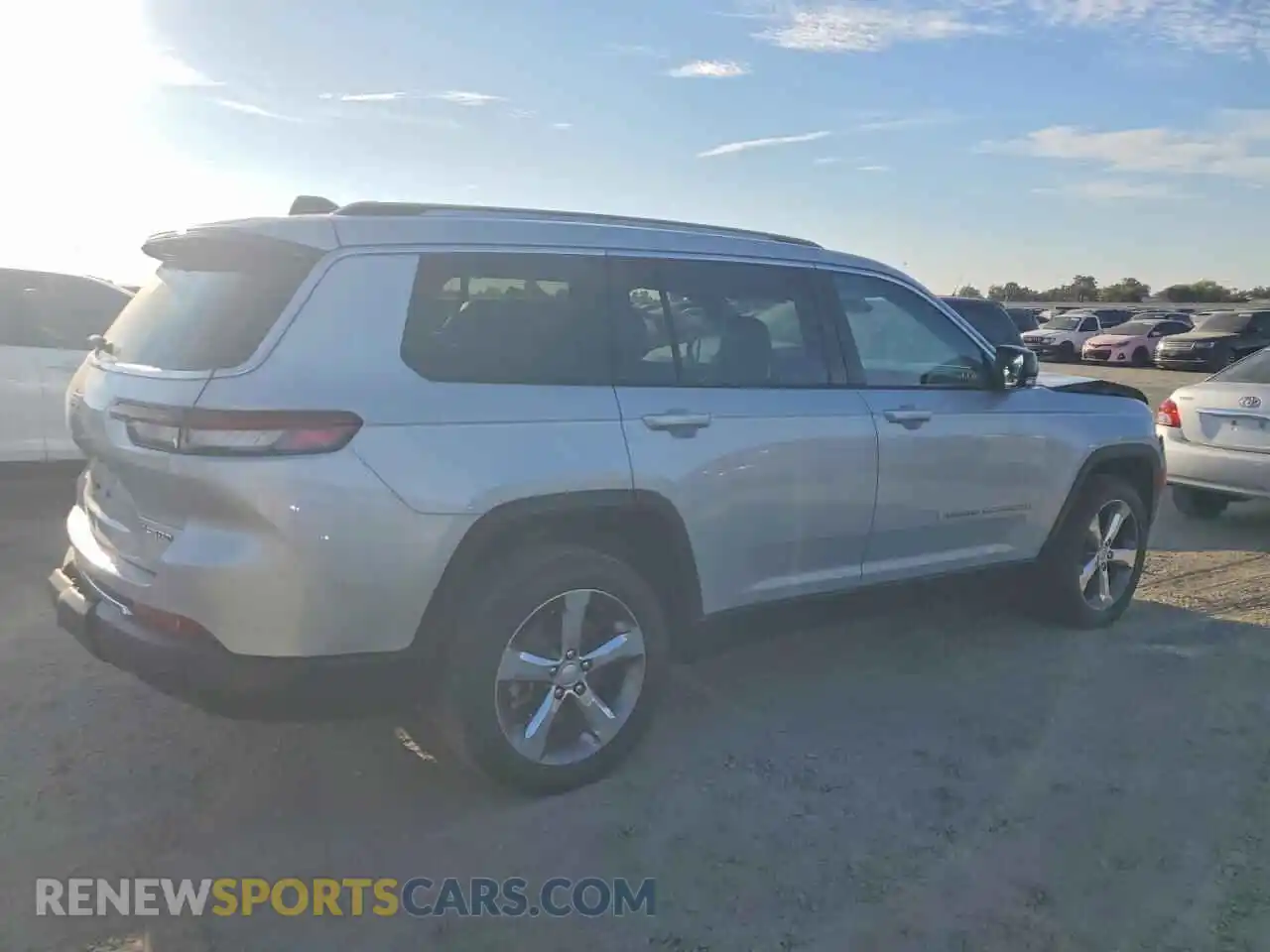 3 Photograph of a damaged car 1C4RJKBG0M8110483 JEEP CHEROKEE 2021