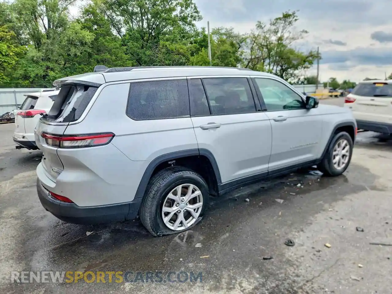 3 Photograph of a damaged car 1C4RJKBG0M8173714 JEEP CHEROKEE 2021