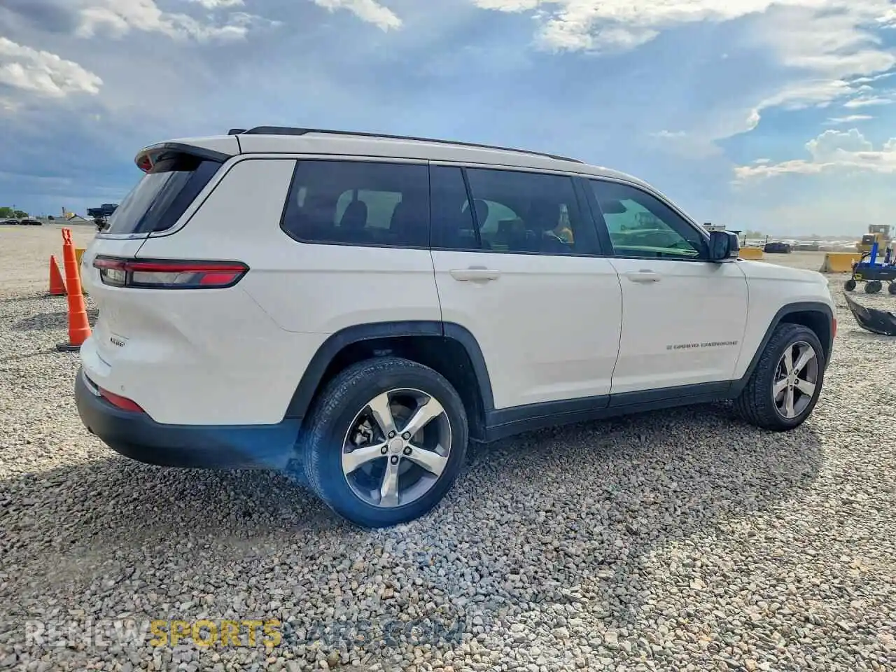 3 Photograph of a damaged car 1C4RJKBG2M8143579 JEEP CHEROKEE 2021