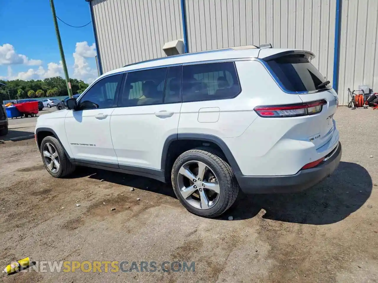 2 Photograph of a damaged car 1C4RJKBG4M8189592 JEEP CHEROKEE 2021