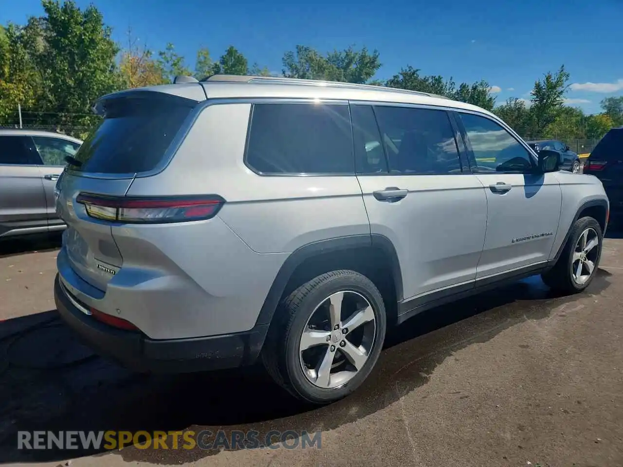 3 Photograph of a damaged car 1C4RJKBG7M8123117 JEEP CHEROKEE 2021