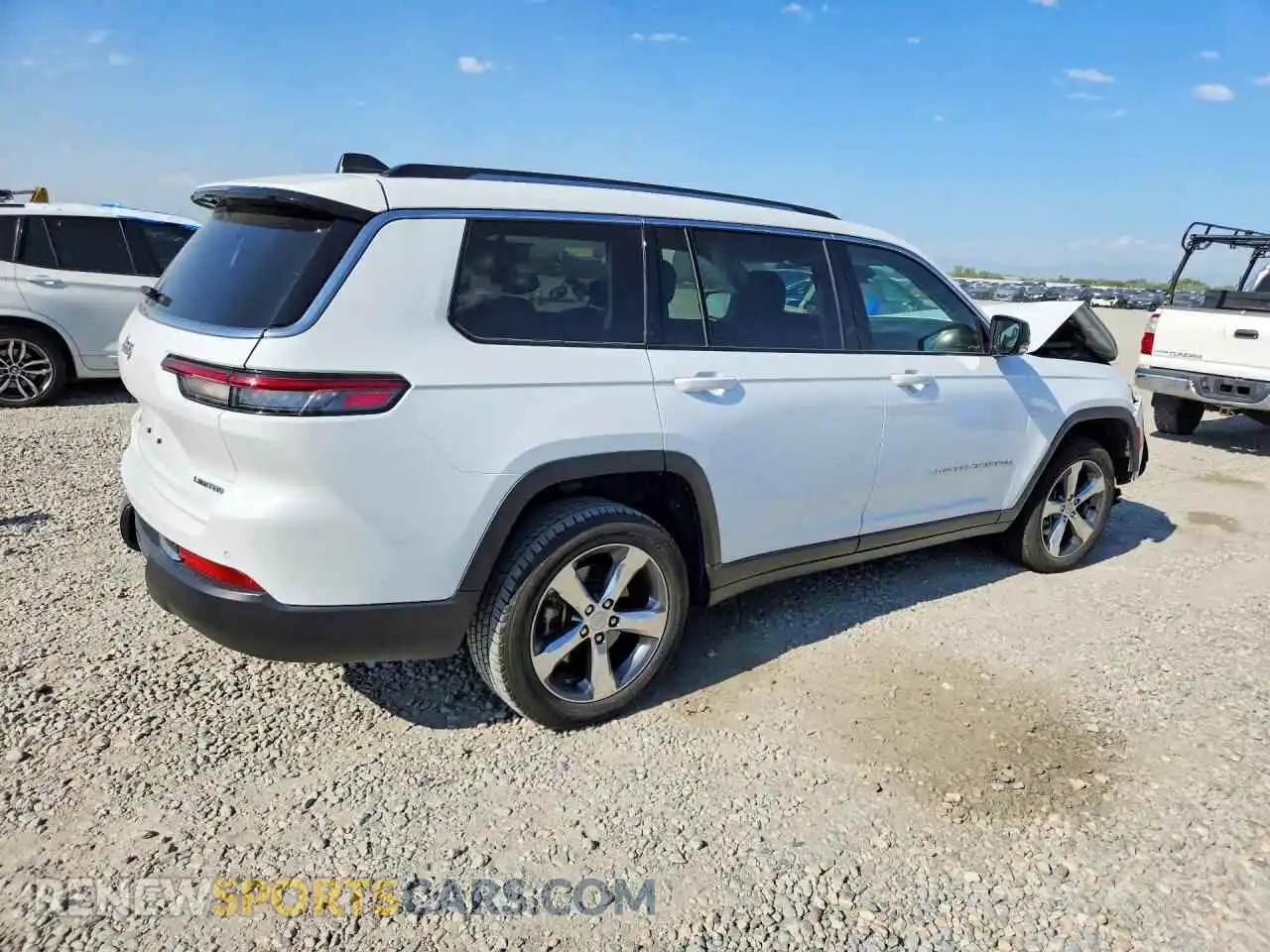 3 Photograph of a damaged car 1C4RJKBG7M8205588 JEEP CHEROKEE 2021