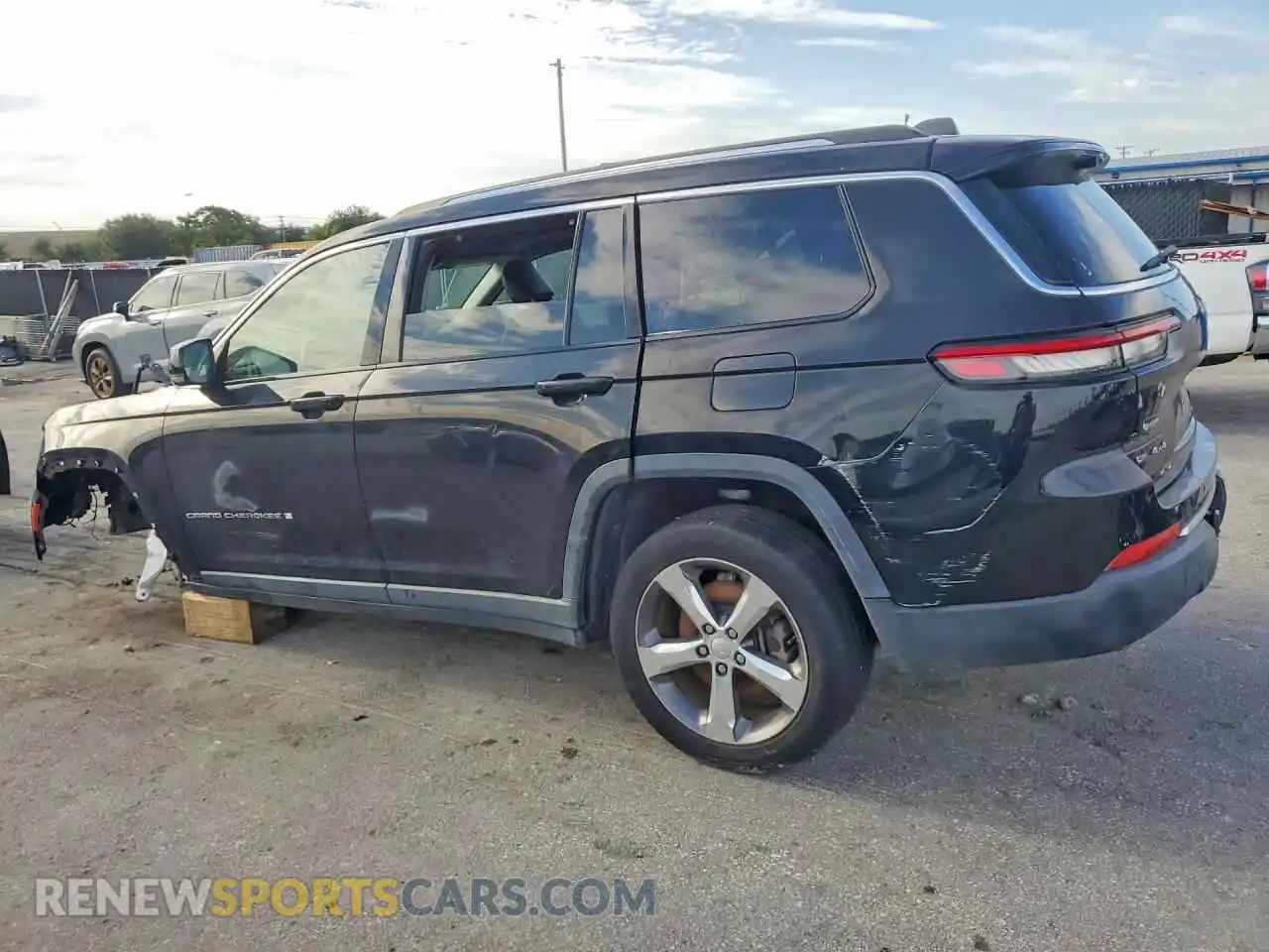 2 Photograph of a damaged car 1C4RJKBGXM8106019 JEEP CHEROKEE 2021