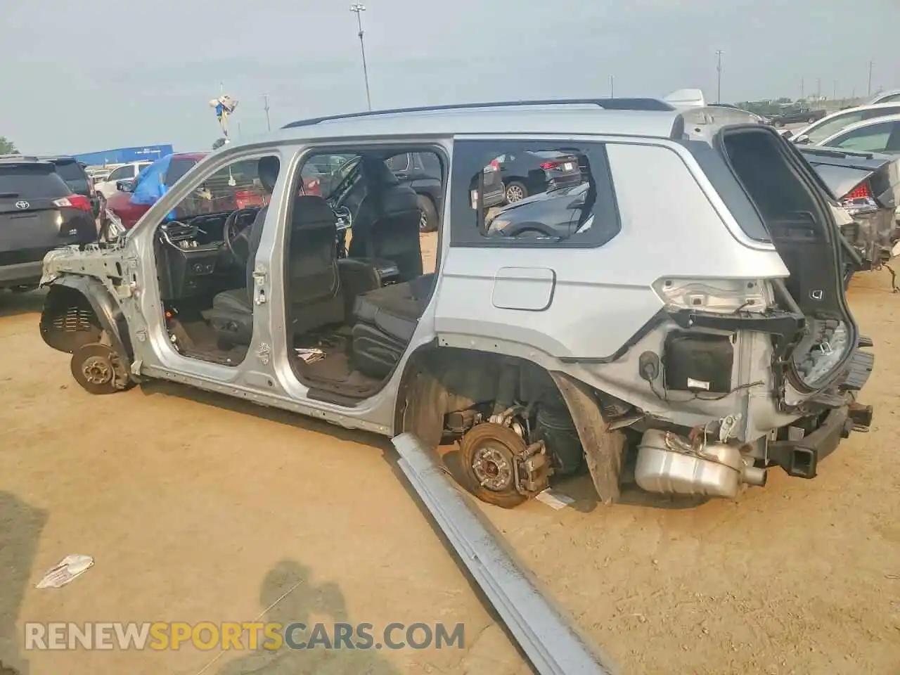 2 Фотография поврежденного автомобиля 1C4RJKDG0M8129094 JEEP CHEROKEE 2021