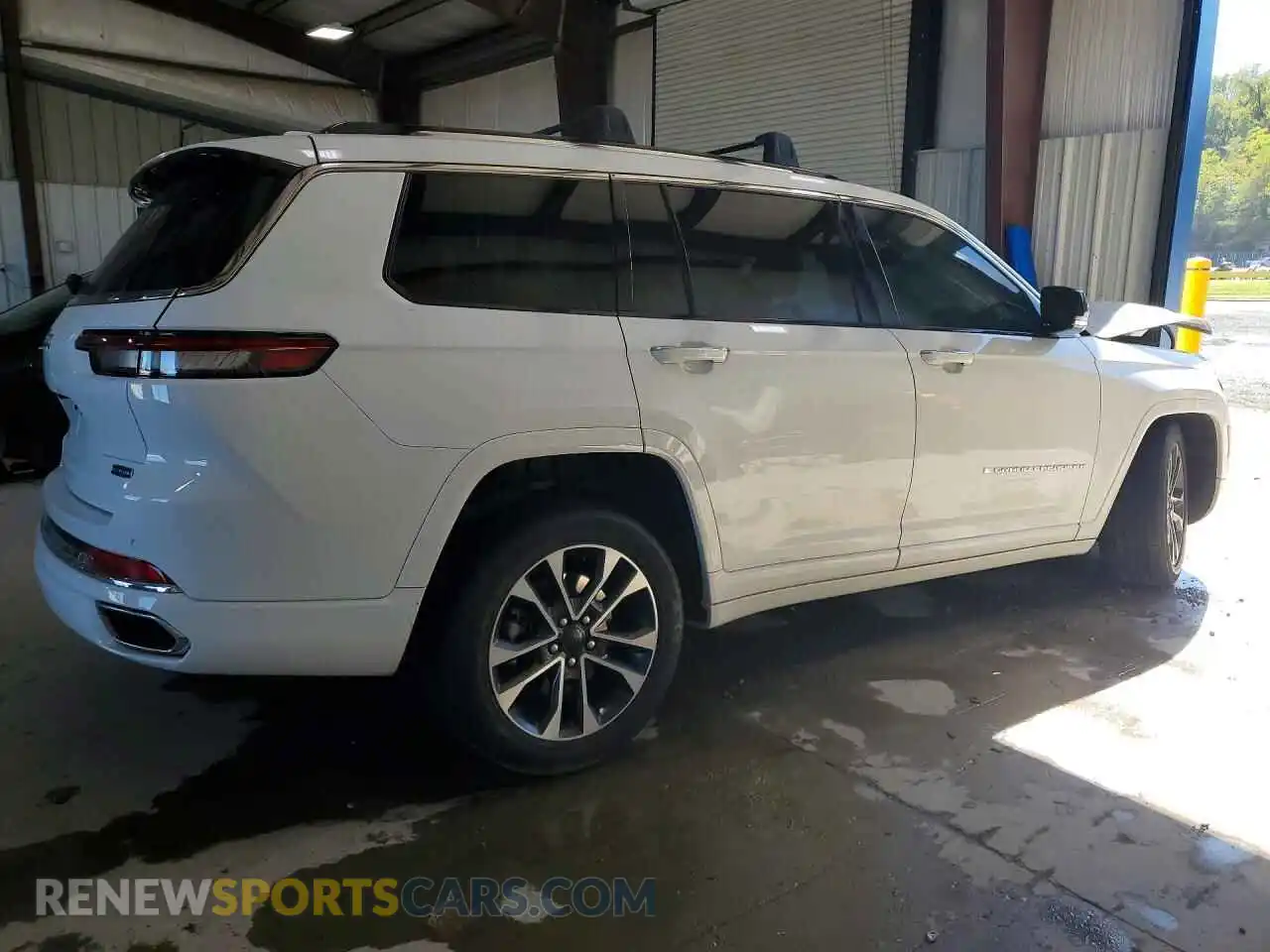 3 Photograph of a damaged car 1C4RJKDG4M8159649 JEEP CHEROKEE 2021