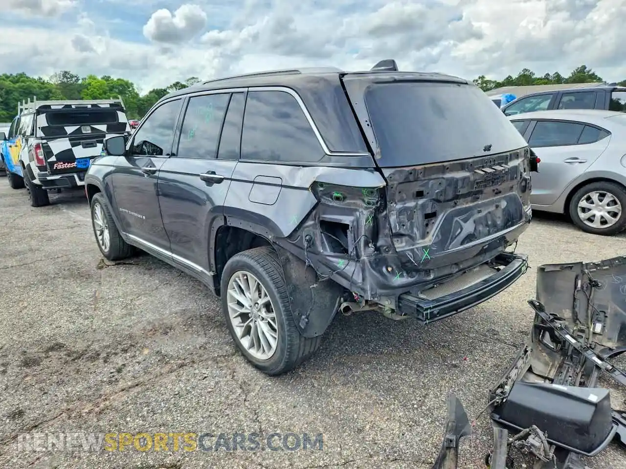 2 Photograph of a damaged car 1C4RJGEG0N8636882 JEEP CHEROKEE 2022