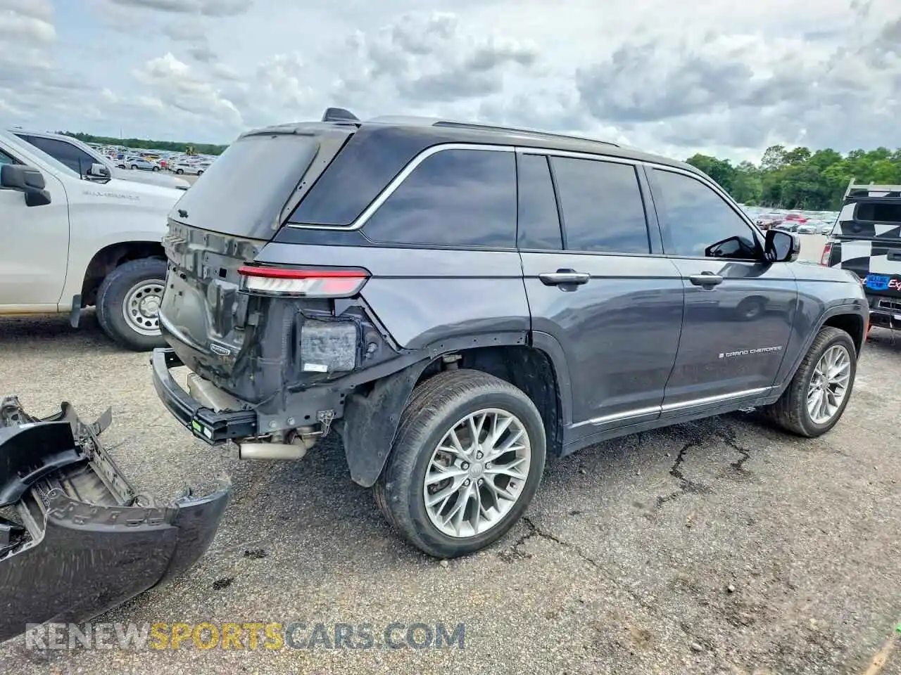 3 Photograph of a damaged car 1C4RJGEG0N8636882 JEEP CHEROKEE 2022