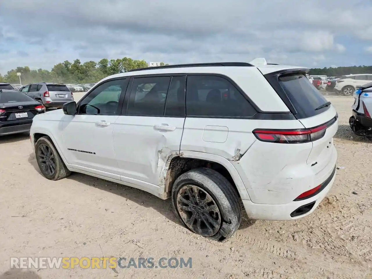 2 Photograph of a damaged car 1C4RJHDT2N8582800 JEEP CHEROKEE 2022