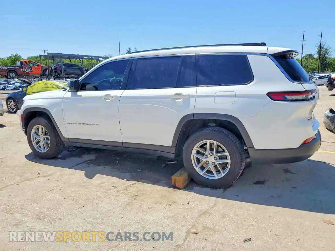 2 Photograph of a damaged car 1C4RJKAGXN8620357 JEEP CHEROKEE 2022