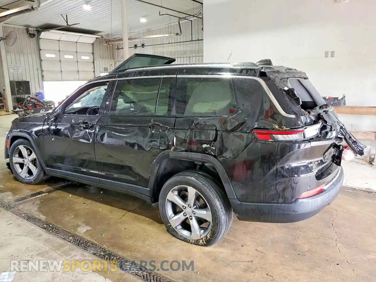 2 Photograph of a damaged car 1C4RJKBG6N8532274 JEEP CHEROKEE 2022