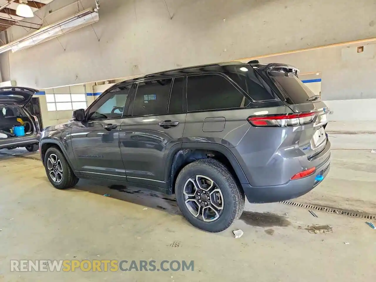 2 Photograph of a damaged car 1C4RJYC69N8765025 JEEP CHEROKEE 2022