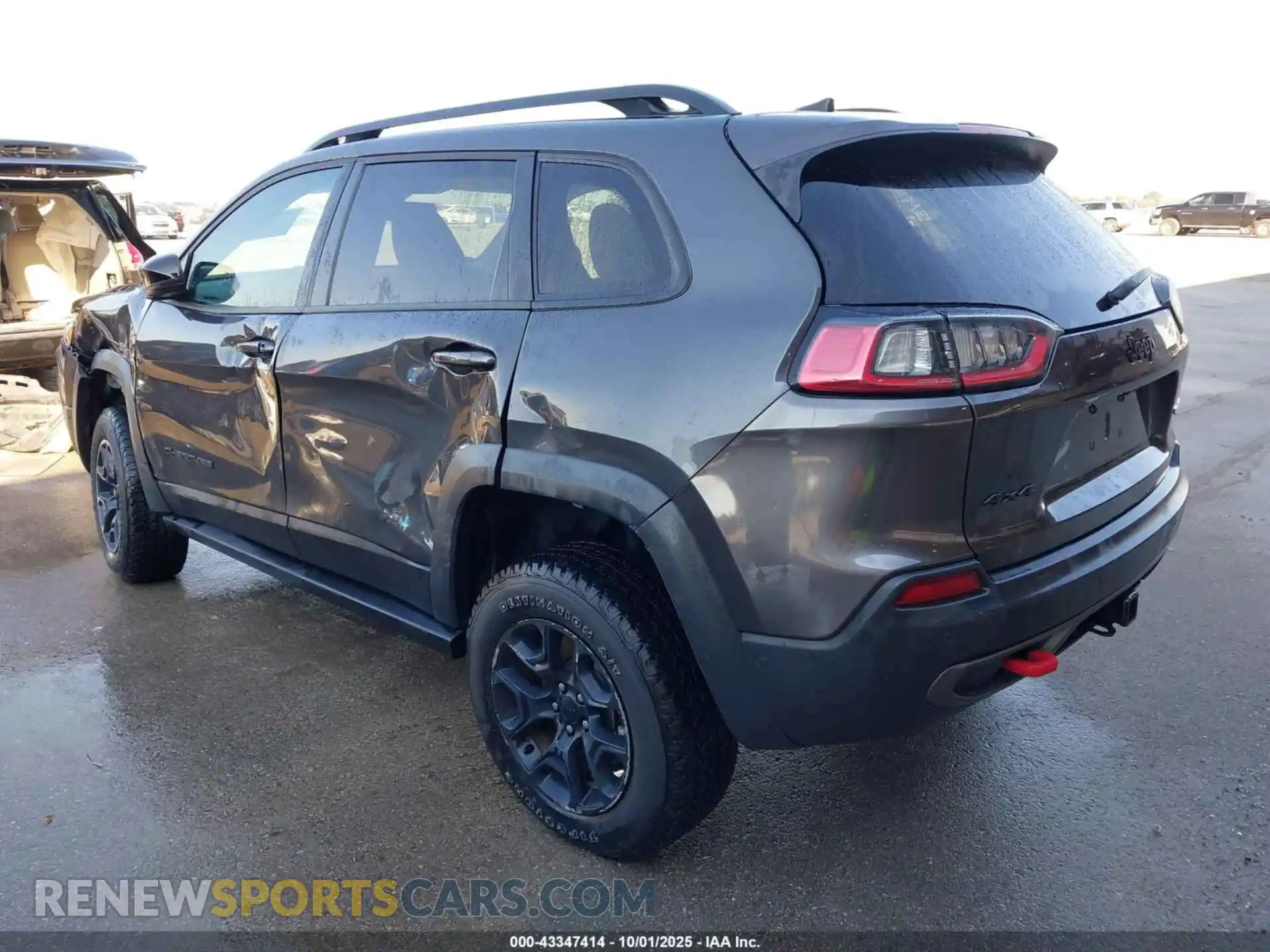 3 Photograph of a damaged car 1C4PJMBN0PD111937 JEEP CHEROKEE 2023