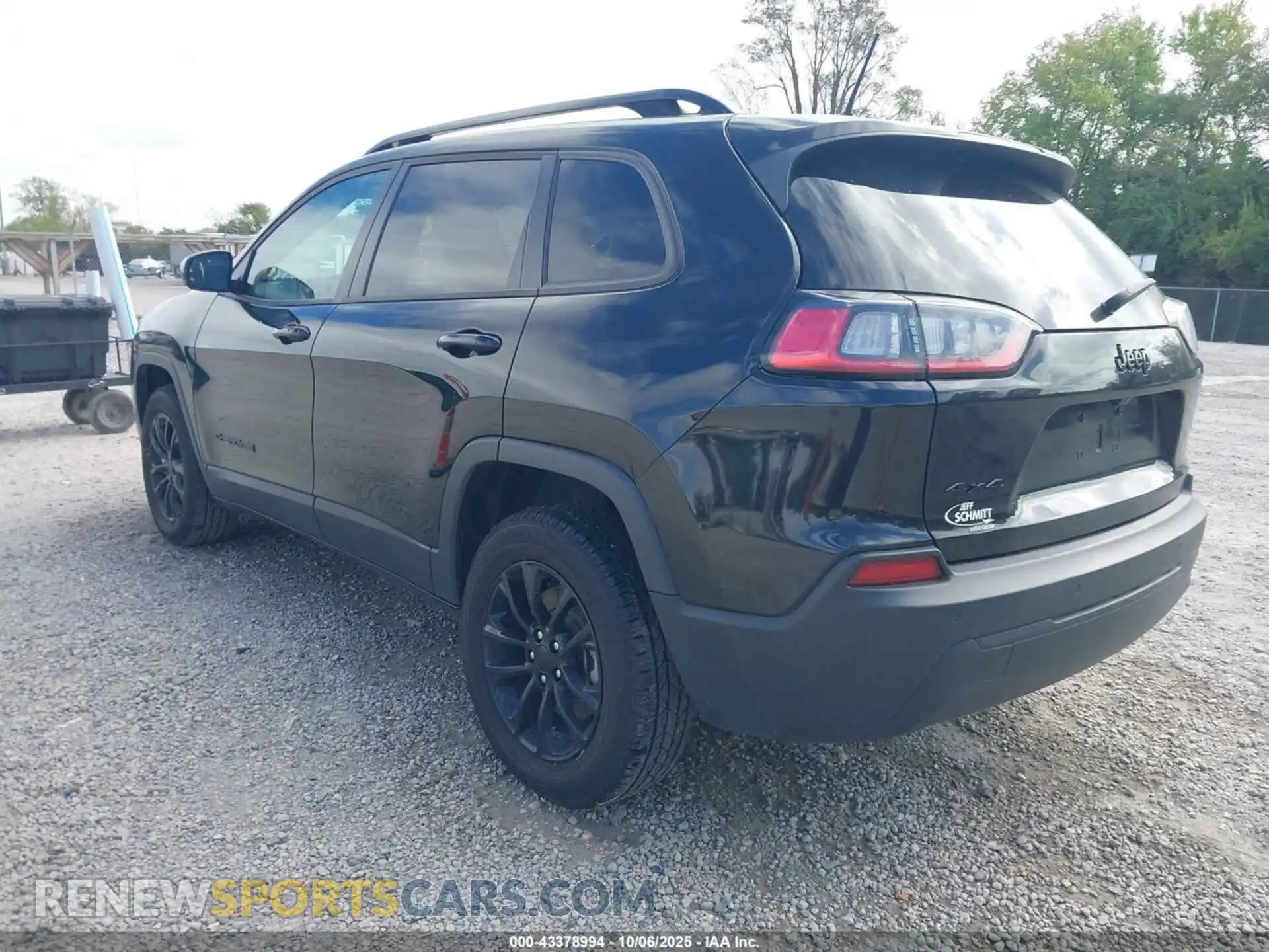 3 Photograph of a damaged car 1C4PJMMB4PD115038 JEEP CHEROKEE 2023