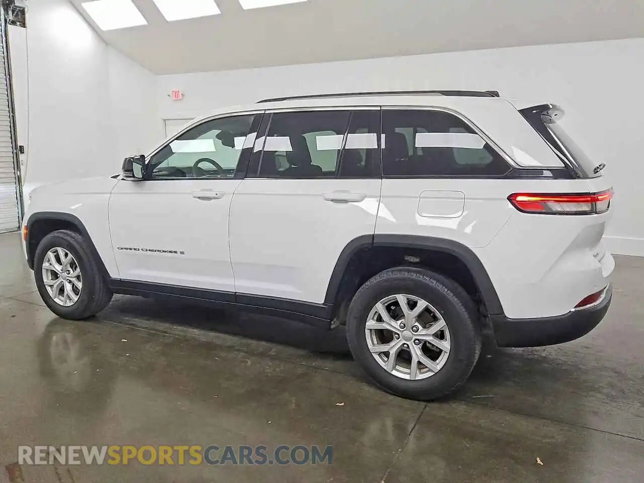 2 fotografías del automóvil dañado 1C4RJHBG3PC500868 JEEP CHEROKEE 2023