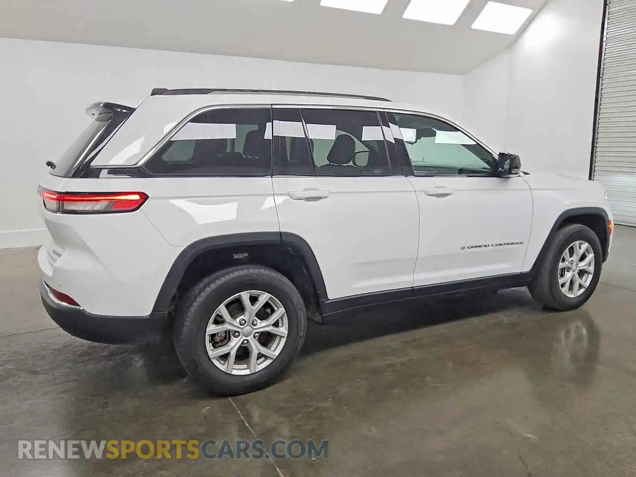 3 fotografías del automóvil dañado 1C4RJHBG3PC500868 JEEP CHEROKEE 2023