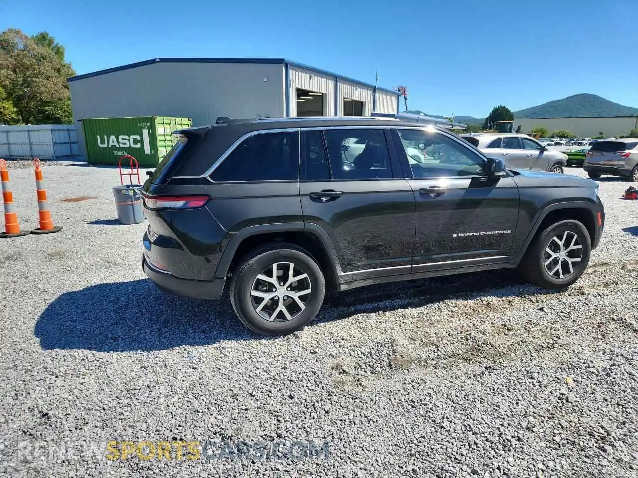 3 Photograph of a damaged car 1C4RJHBG4PC613213 JEEP CHEROKEE 2023