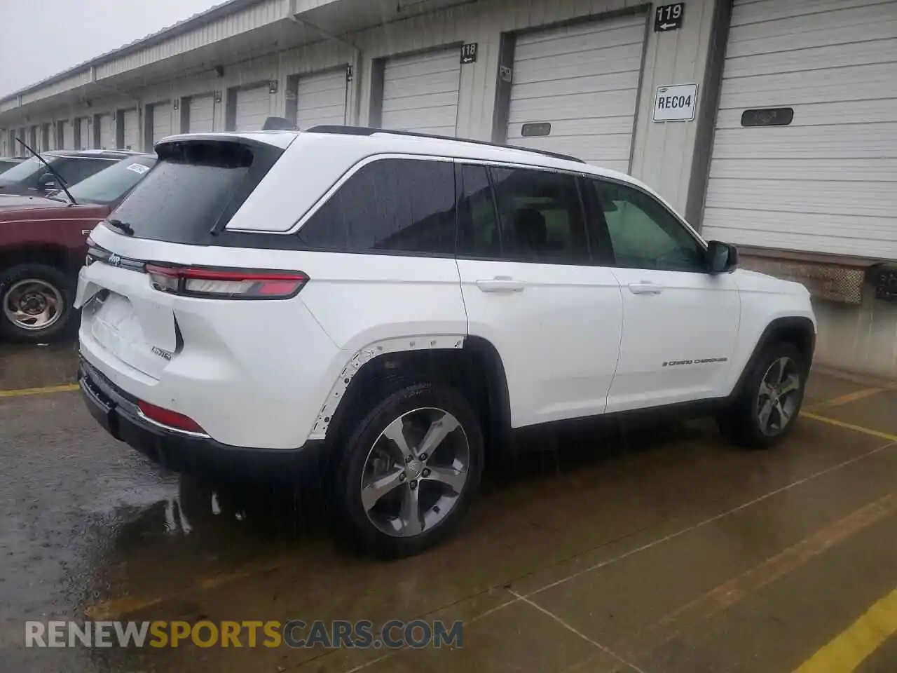 3 Photograph of a damaged car 1C4RJHBG6PC519186 JEEP CHEROKEE 2023