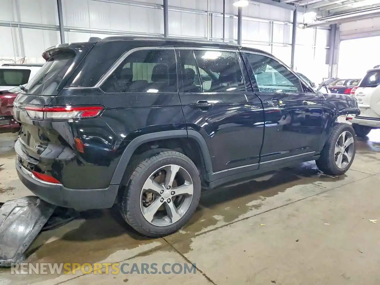 3 Photograph of a damaged car 1C4RJHBG7PC530472 JEEP CHEROKEE 2023