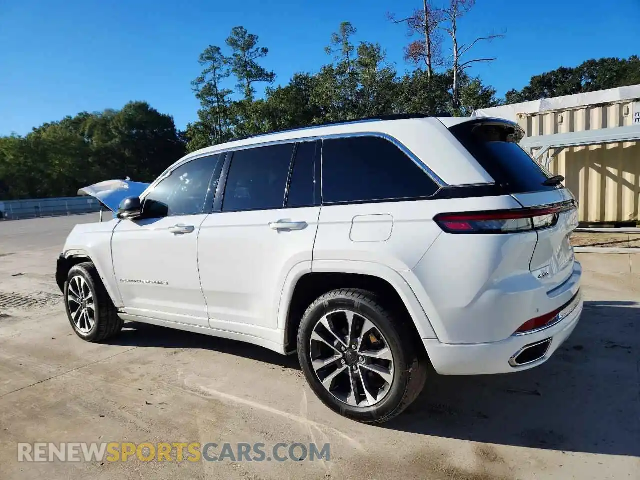 2 Photograph of a damaged car 1C4RJHDG0PC670523 JEEP CHEROKEE 2023