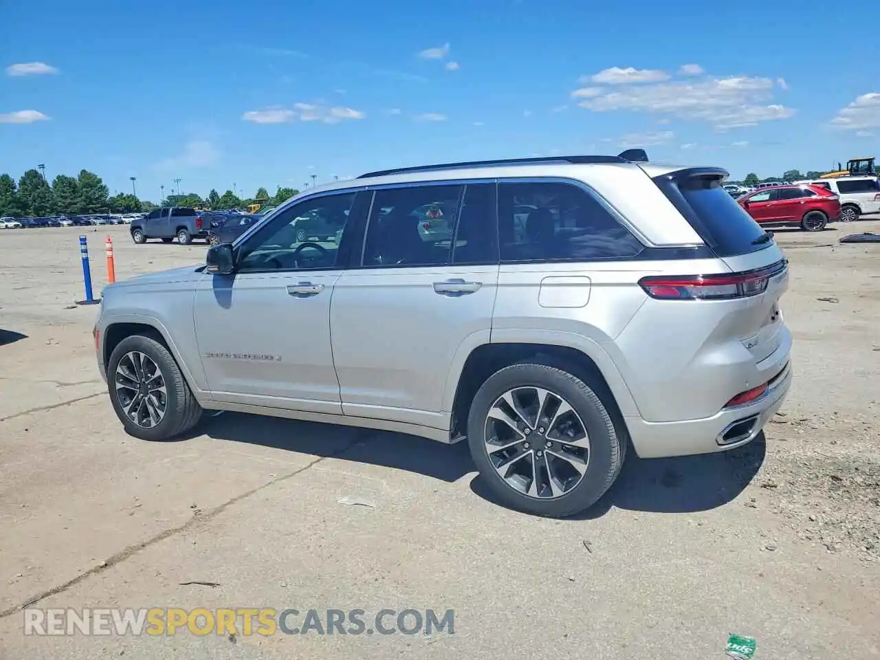 2 Photograph of a damaged car 1C4RJHDG8P8769402 JEEP CHEROKEE 2023