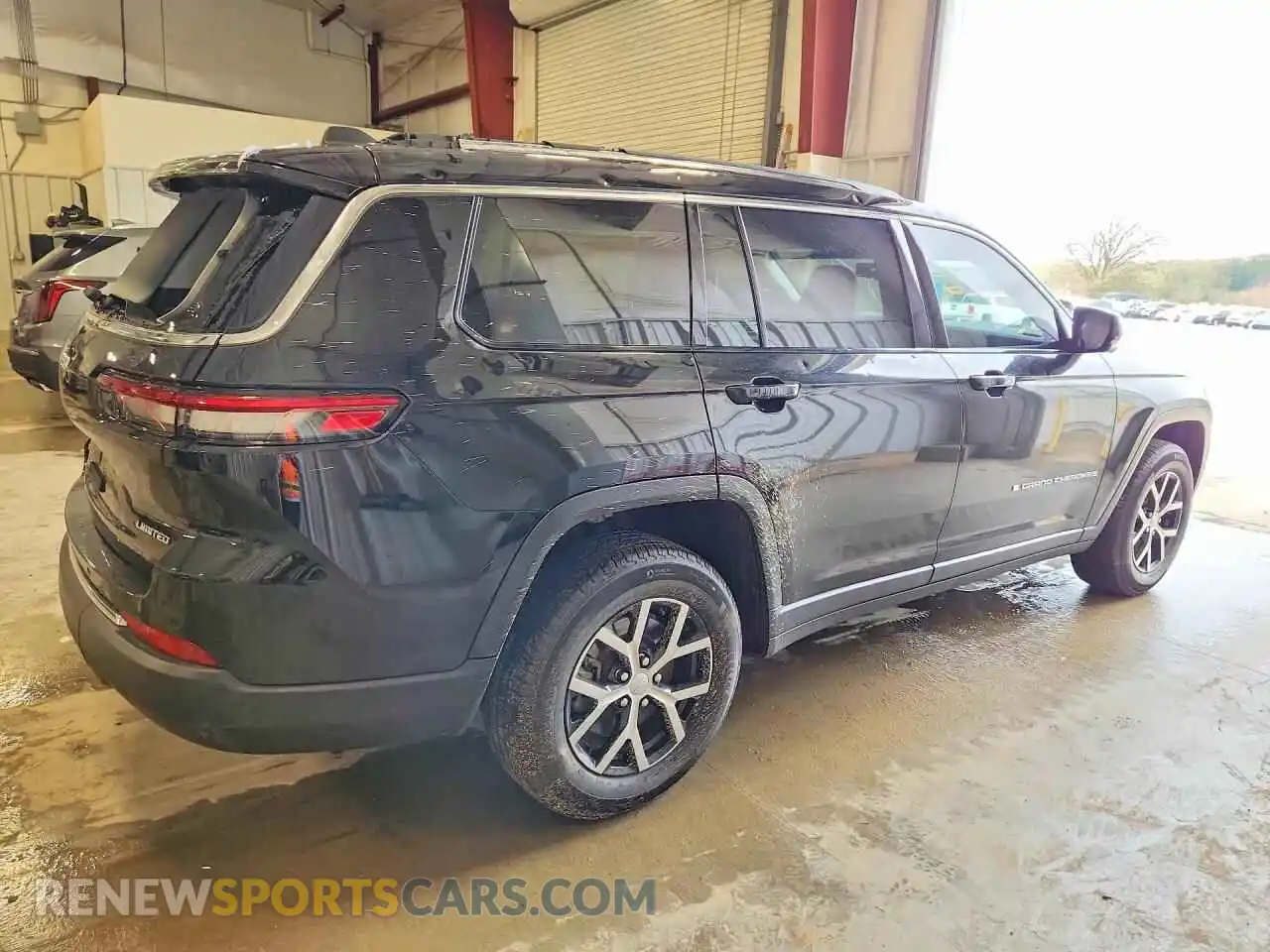 3 Photograph of a damaged car 1C4RJKBG2P8885243 JEEP CHEROKEE 2023
