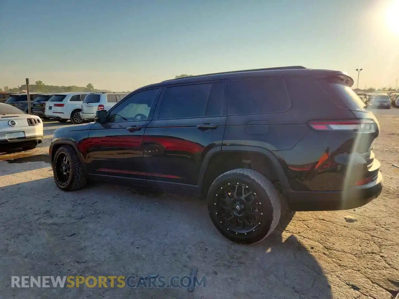 2 Photograph of a damaged car 1C4RJKBG2P8892757 JEEP CHEROKEE 2023