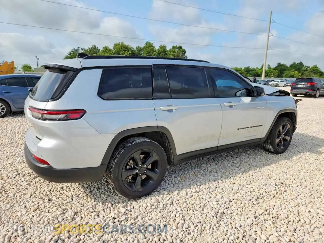 3 Photograph of a damaged car 1C4RJKBG3P8729177 JEEP CHEROKEE 2023