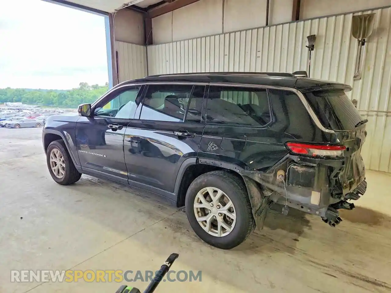 2 Photograph of a damaged car 1C4RJKBG3P8794224 JEEP CHEROKEE 2023