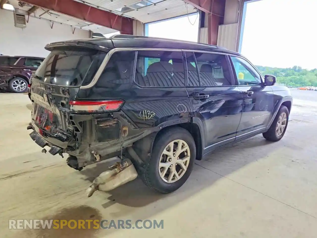 3 Photograph of a damaged car 1C4RJKBG3P8794224 JEEP CHEROKEE 2023