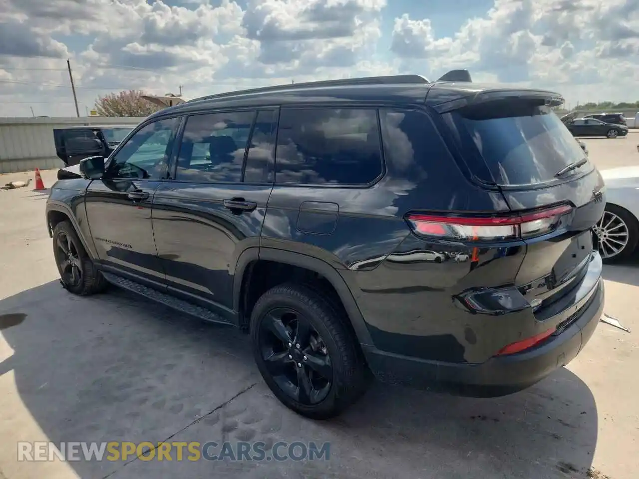 2 Photograph of a damaged car 1C4RJKBG7P8739985 JEEP CHEROKEE 2023