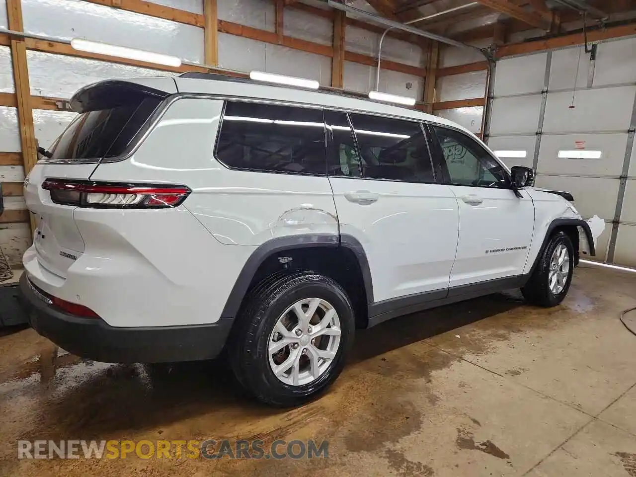 3 Photograph of a damaged car 1C4RJKBG7P8795344 JEEP CHEROKEE 2023