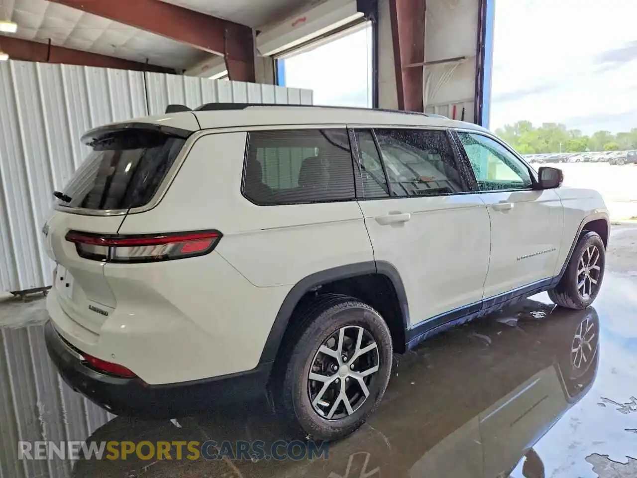 3 Photograph of a damaged car 1C4RJKBG7P8810988 JEEP CHEROKEE 2023