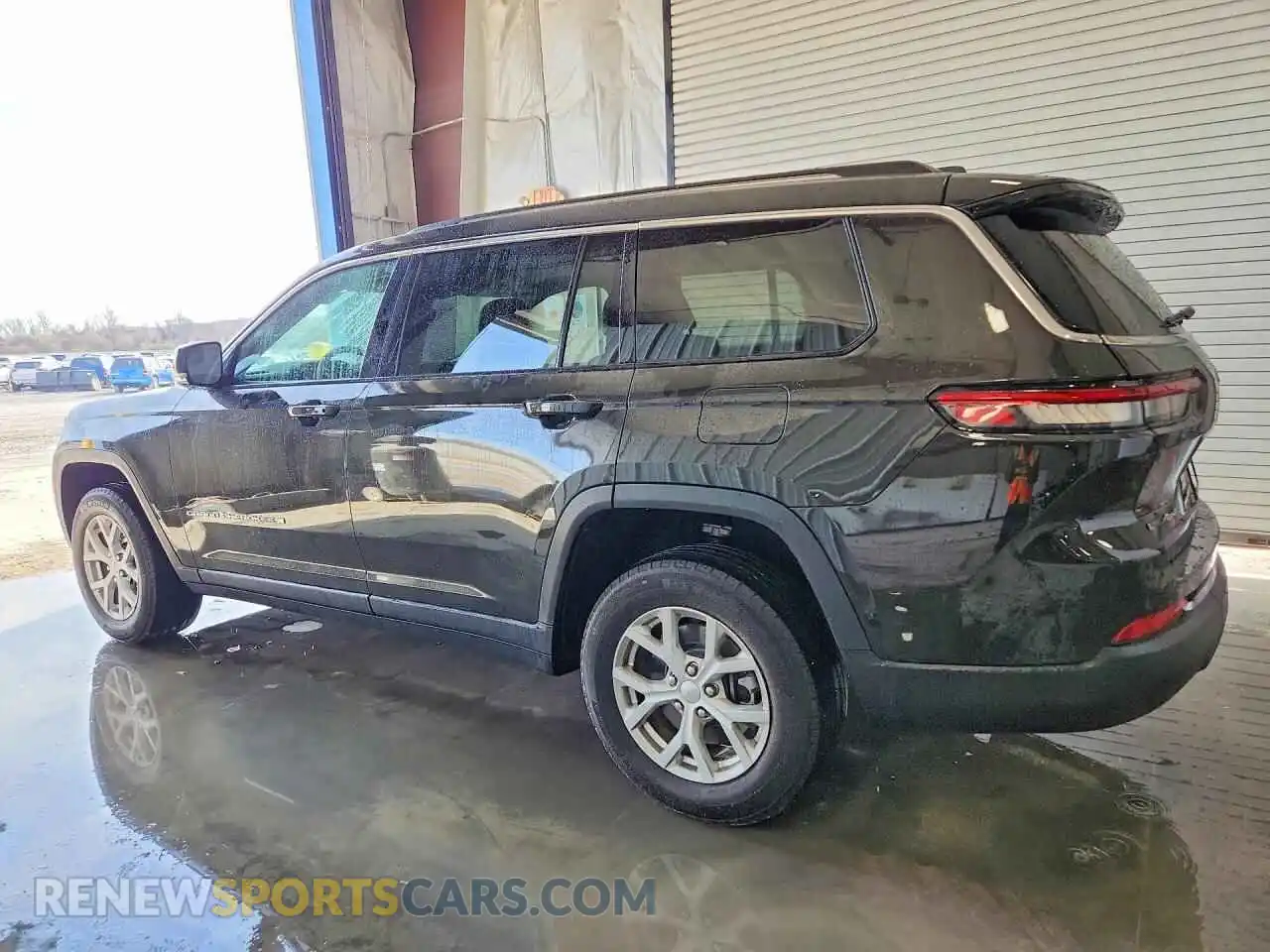 2 Photograph of a damaged car 1C4RJKBG7P8812899 JEEP CHEROKEE 2023