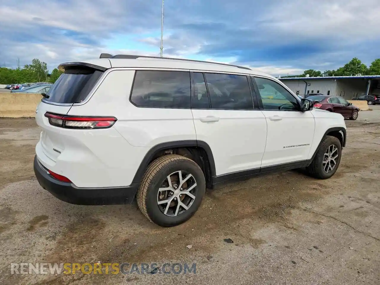 3 Photograph of a damaged car 1C4RJKBG9P8853213 JEEP CHEROKEE 2023