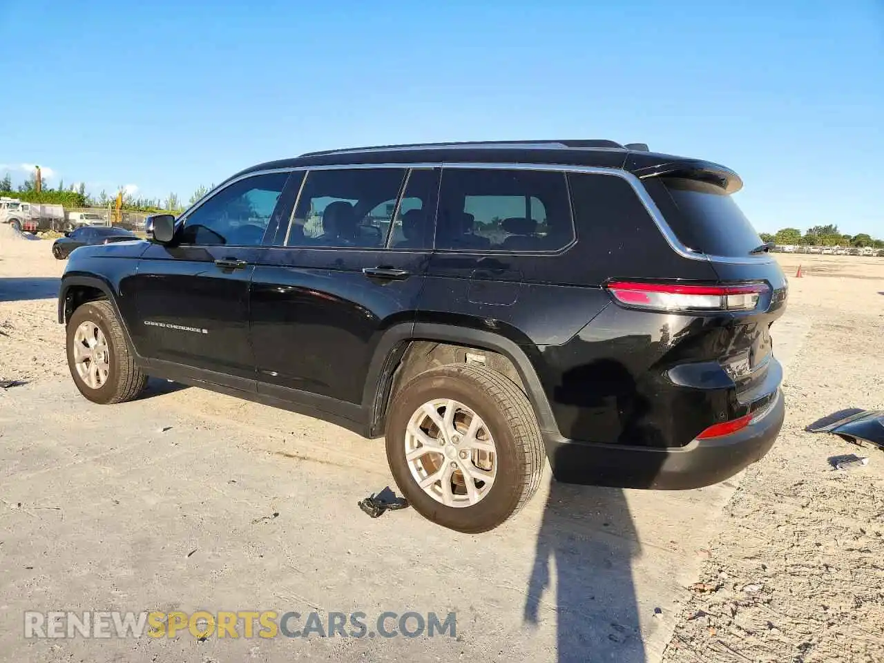 2 Photograph of a damaged car 1C4RJKBGXP8840633 JEEP CHEROKEE 2023