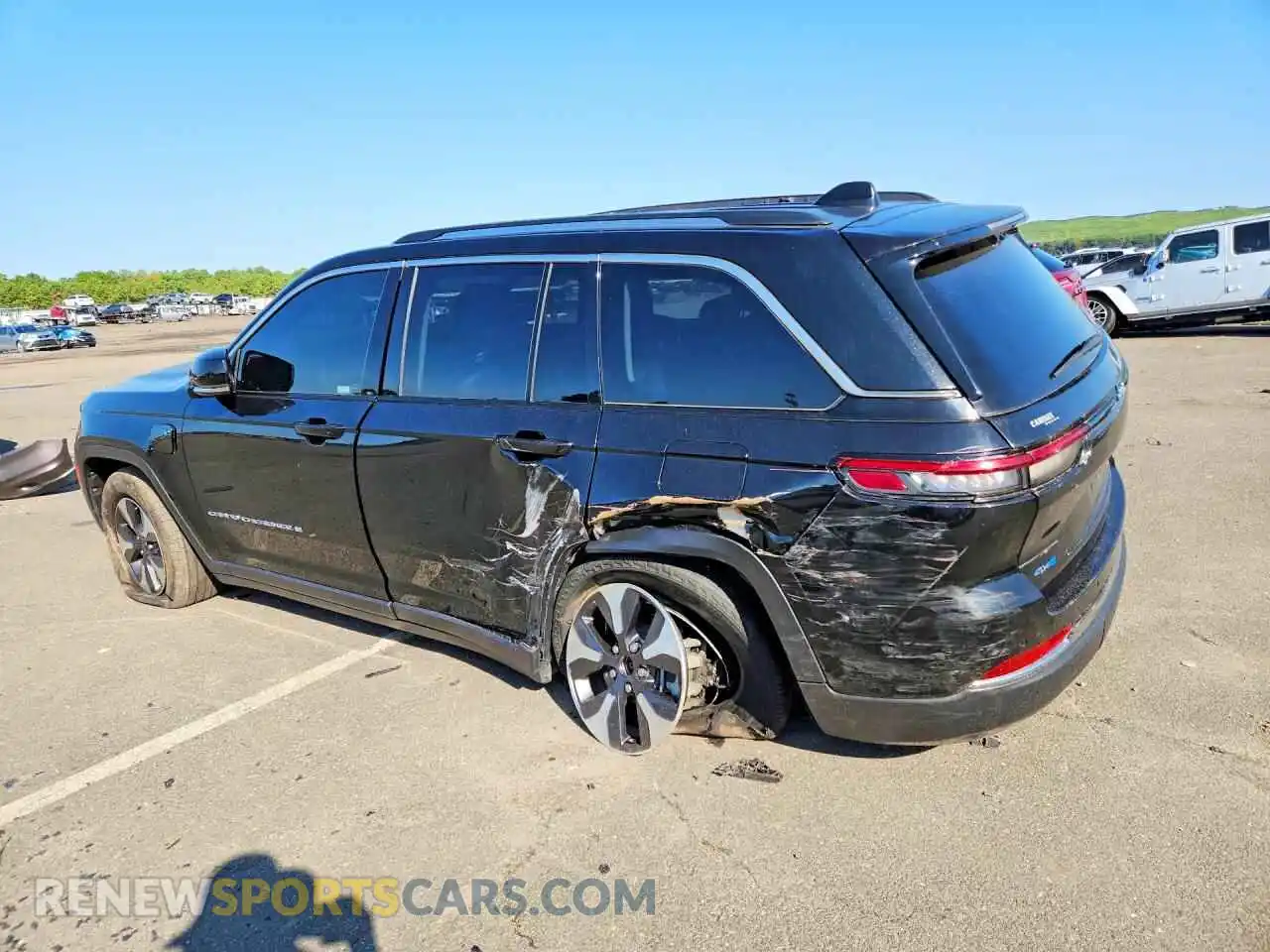 2 fotografías del automóvil dañado 1C4RJYB60PC626189 JEEP CHEROKEE 2023