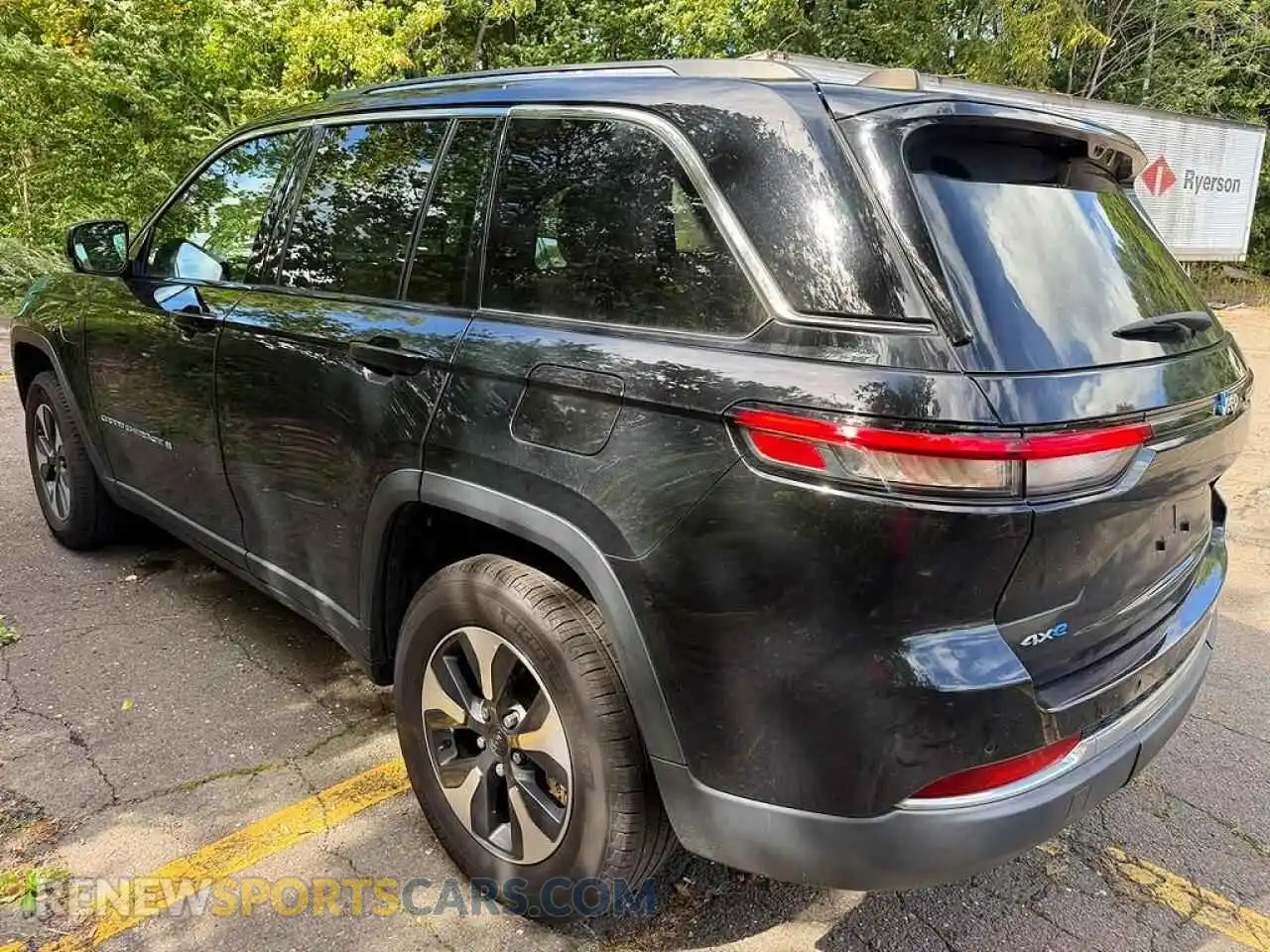 2 Photograph of a damaged car 1C4RJYB63PC595911 JEEP CHEROKEE 2023