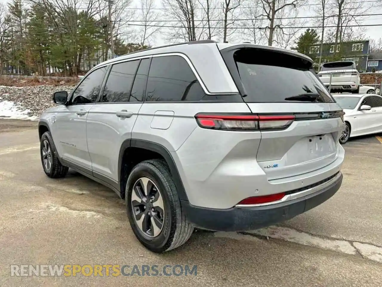 2 fotografías del automóvil dañado 1C4RJYB66PC649198 JEEP CHEROKEE 2023
