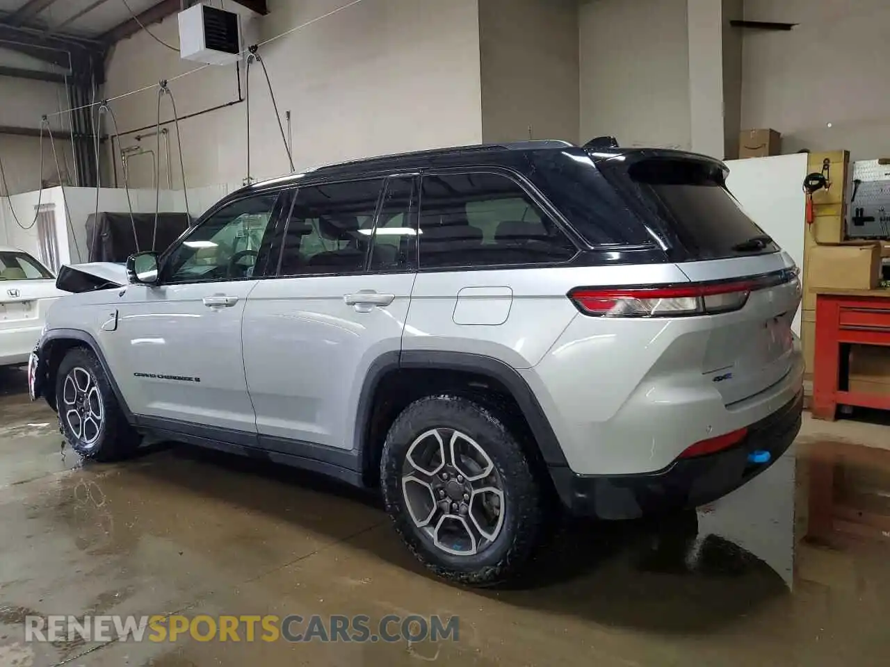 2 Photograph of a damaged car 1C4RJYC63P8792580 JEEP CHEROKEE 2023