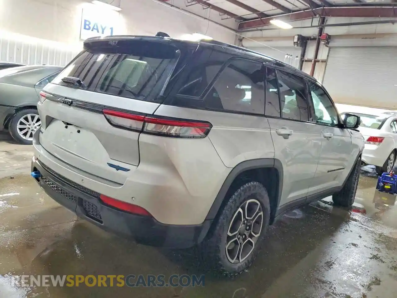3 Photograph of a damaged car 1C4RJYC63P8792580 JEEP CHEROKEE 2023