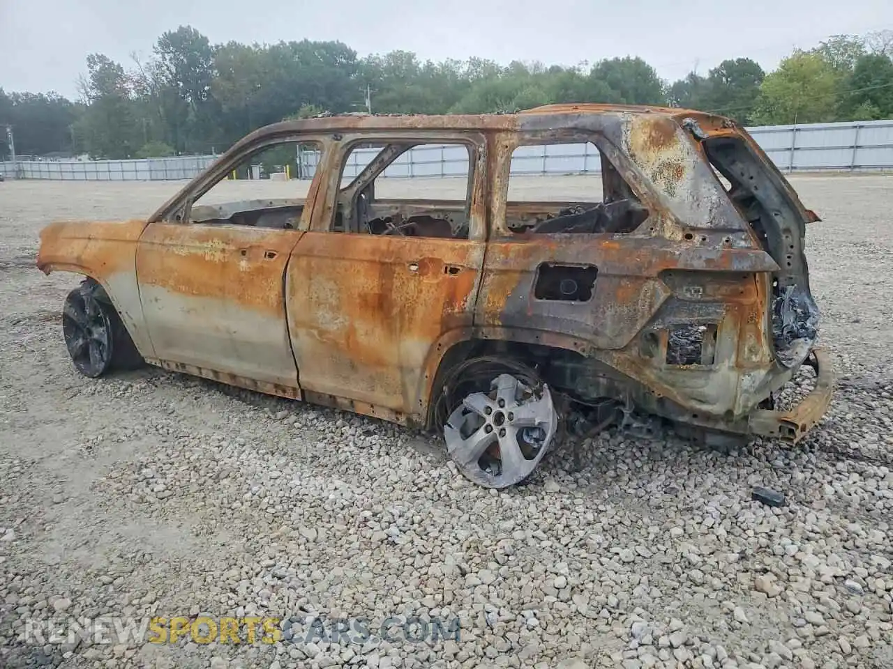 2 Photograph of a damaged car 1C4RJHBG0RC163062 JEEP CHEROKEE 2024